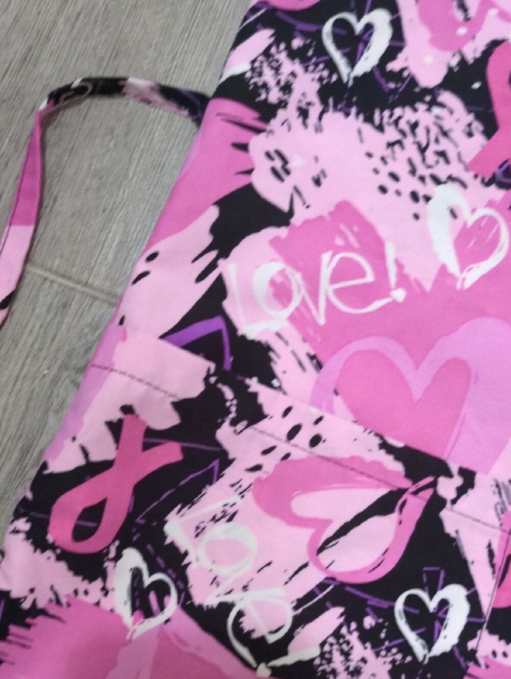 Women’s Pink Print V-Neck Scrub Top - Picture 3 of 5